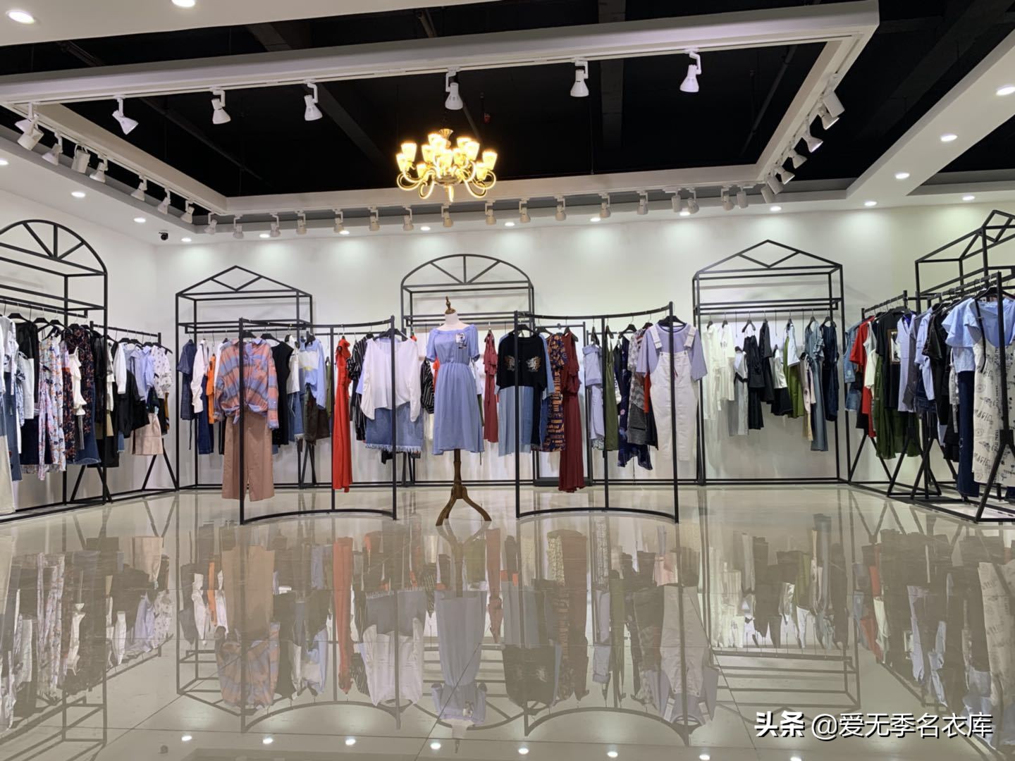 怎么逛批发服装店,县城服装折扣店从哪里进货