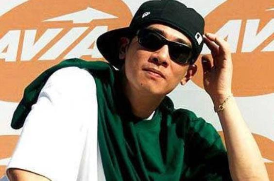 分享陈小春的一首粤语经典,陈小春歌曲算你狠原唱