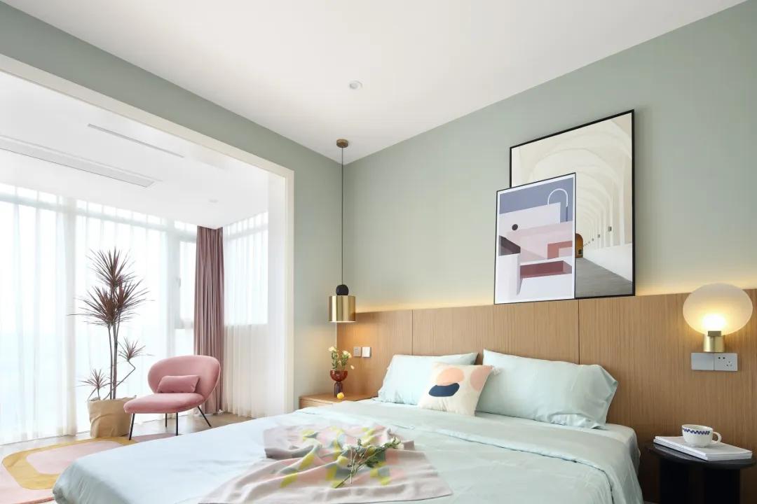 带阳台的卧室就这样装真的别犹豫,带阳台的卧室窗帘怎么装实用好看