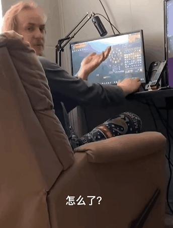 澶栧浗浜哄湪鐢锋湅鍙嬮潰鍓嶇殑鍙规皵,鐩樼偣琚洿鐢锋皵鍒版姄鐙傜殑鐬棿