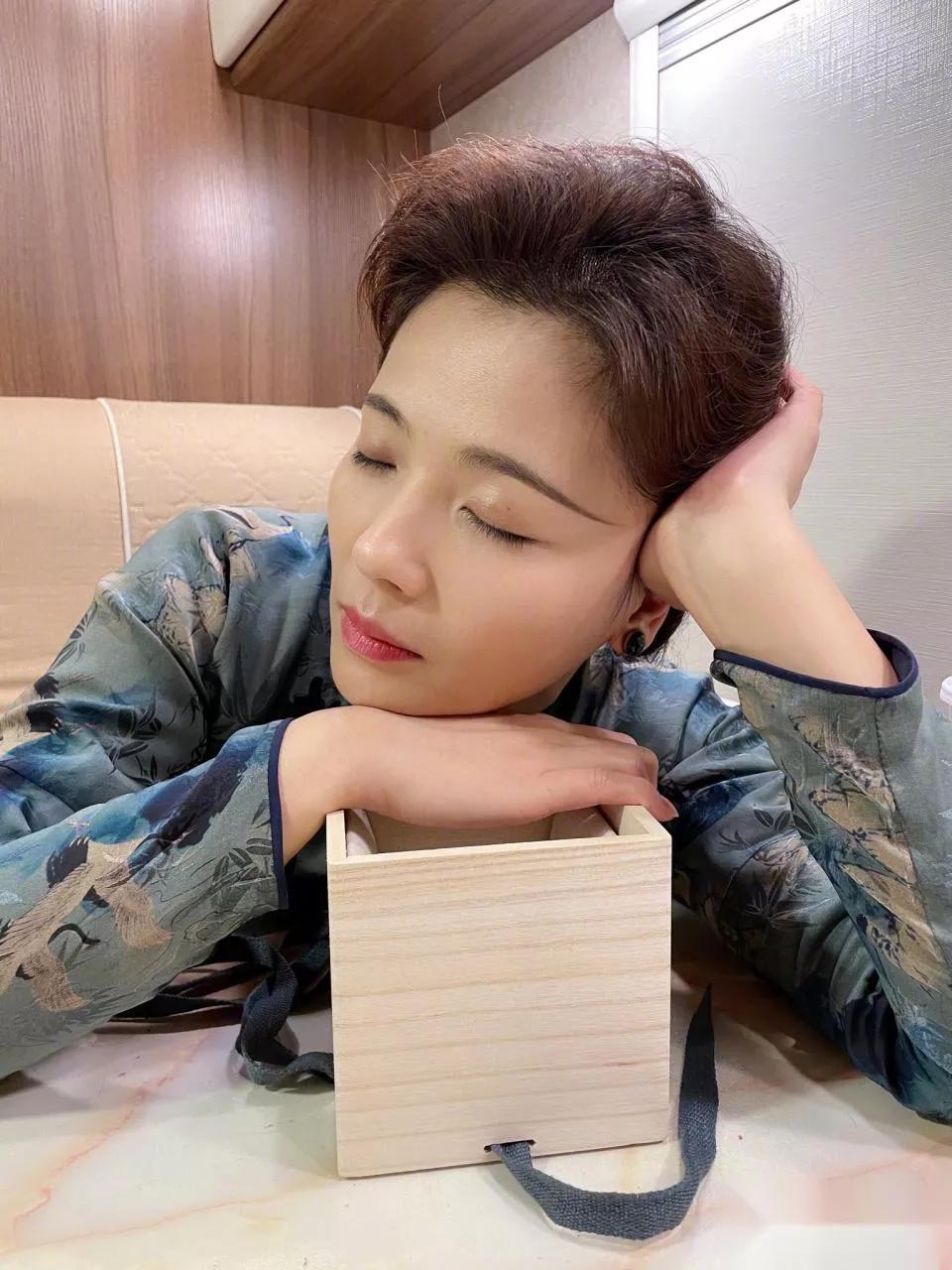 刘涛行李箱欢乐颂,刘涛旅行箱收纳