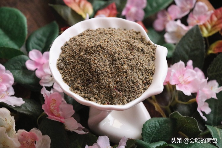 秋天要常吃黑豆，教你1个简单做法，做一次放半年，冲水喝特解馋