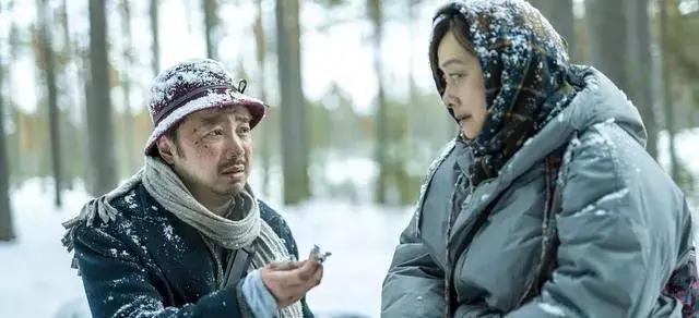 疫情期间宅在家看电视剧,疫情期间宅在家看手机