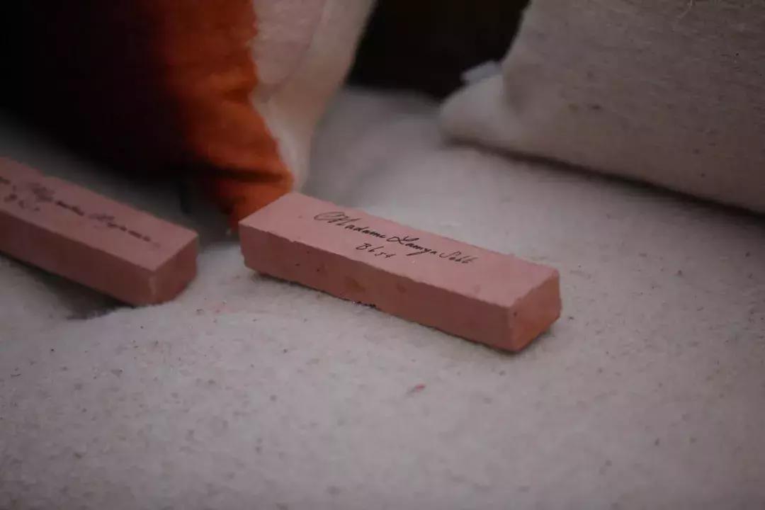 在摩洛哥皇宫，穿拖鞋看秀，是什么体验？