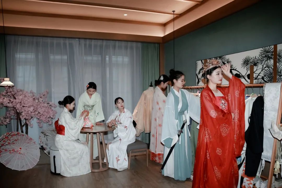 住进风景里温泉酒店,住进风景里旅游度假温泉酒店