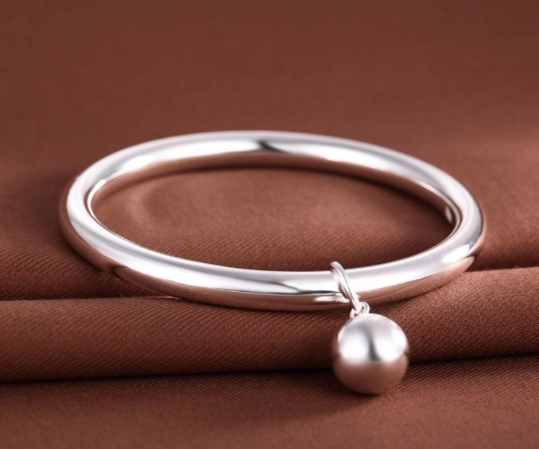 把银饰变亮的最好方法不伤害银饰,银饰变白了怎么洗掉