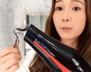 一招教你刷睫毛,女人再懒也要练的动作