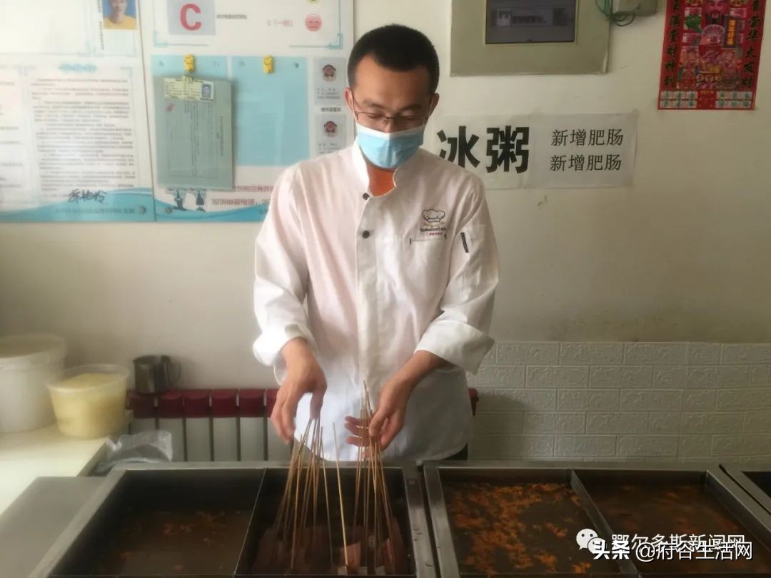 80后小伙赚6万卖烤串,陕西小伙卖辣条致富