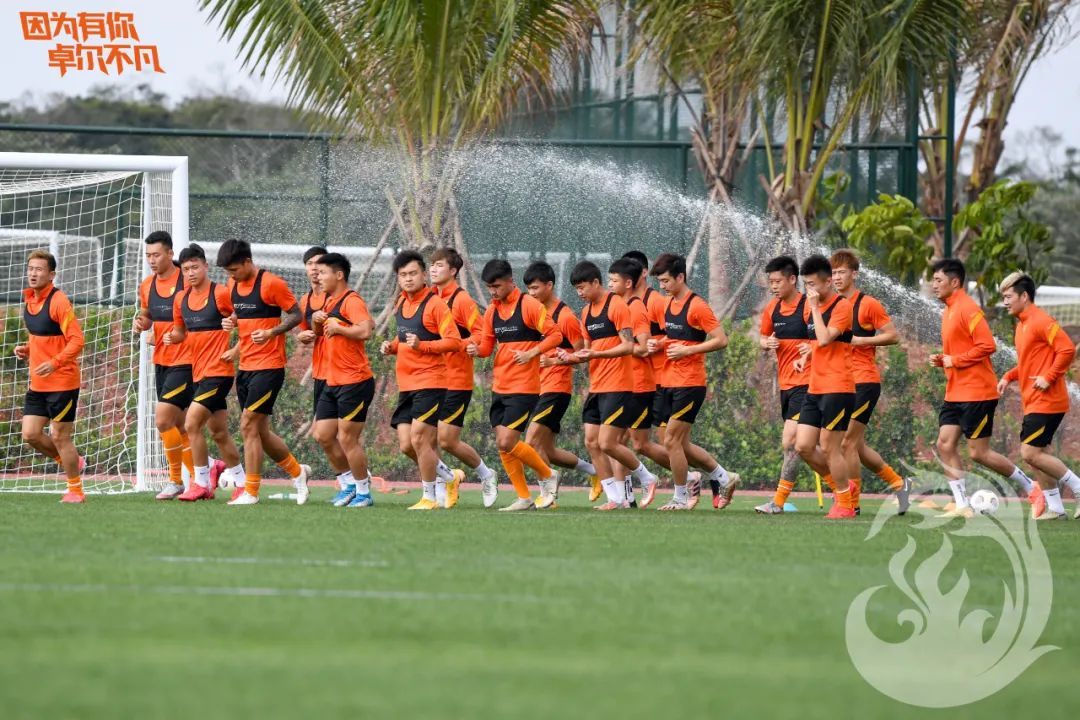 赛前团队热身投篮训练,武汉队第二场热身赛