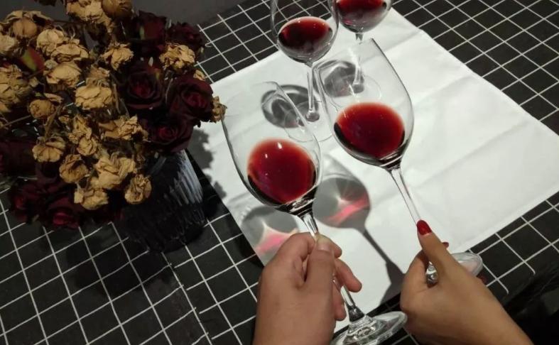 红酒醒酒劲大还是不醒酒劲大,红酒为什么要醒酒醒多长时间