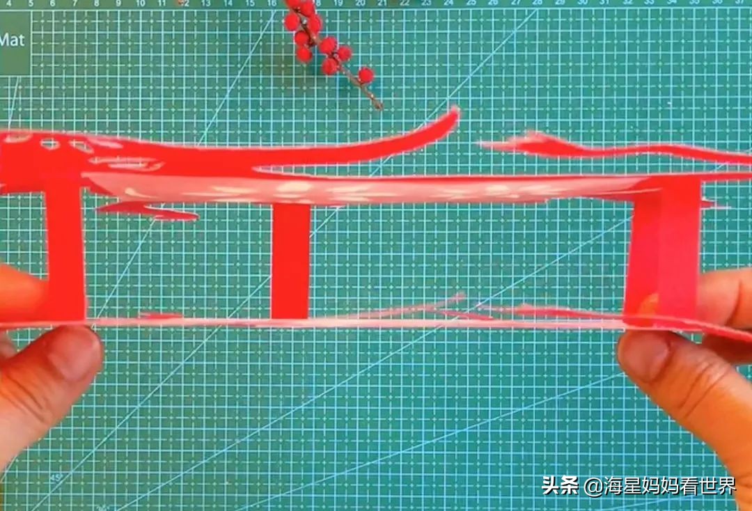 春节喜气洋洋大红灯笼高高挂,红红火火喜气洋洋百家姓灯笼