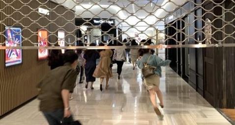 报复性消费抢购,报复性消费回升的视频