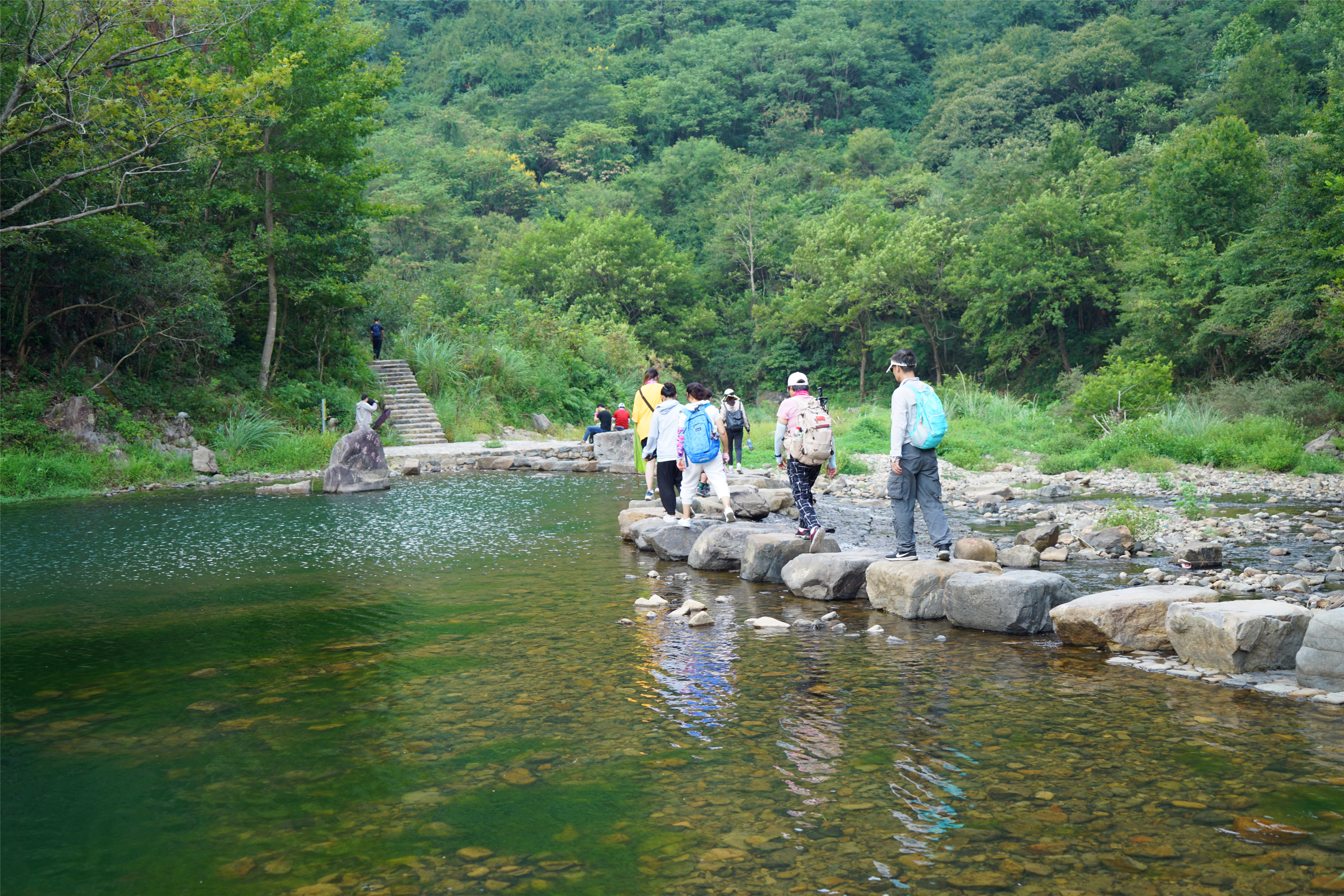 新昌这条溪，近来大火，古时是*私走**食盐秘密通道之一，人称十八渡