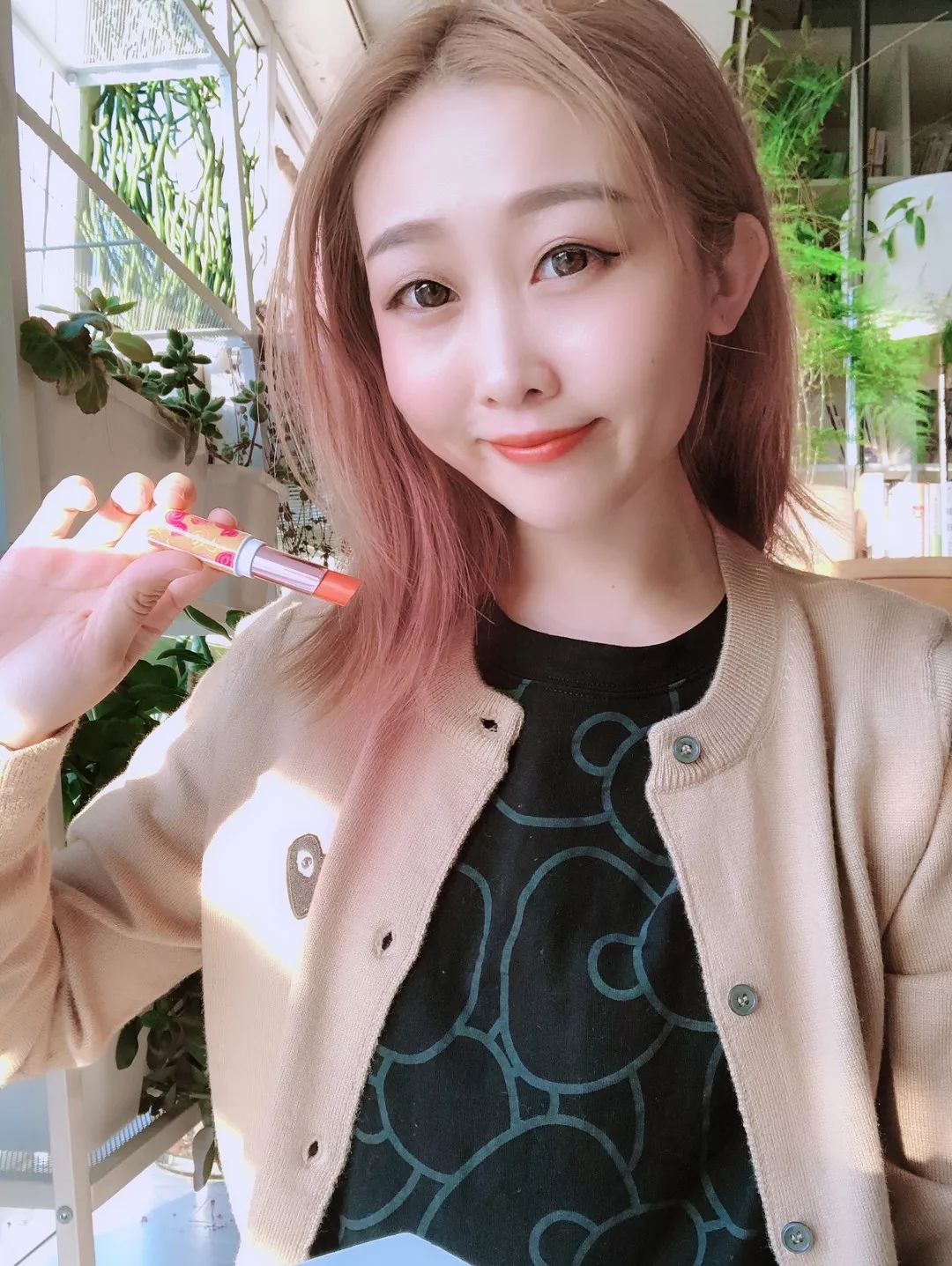 朋友圈精致生活却一地鸡毛,精致朋友圈背后的真实故事