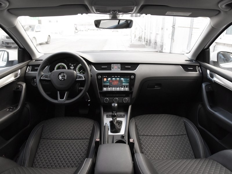 斯柯达明锐120款1.5l自动豪华版,2019款明锐1.5自动豪华版