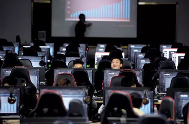 蓝翔电竞专业学员,蓝翔电竞学员可以当职业选手吗