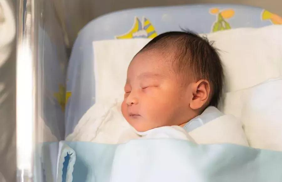 小孩穿睡袋睡觉好还是直接穿衣服,儿童穿睡袋还是盖被子好