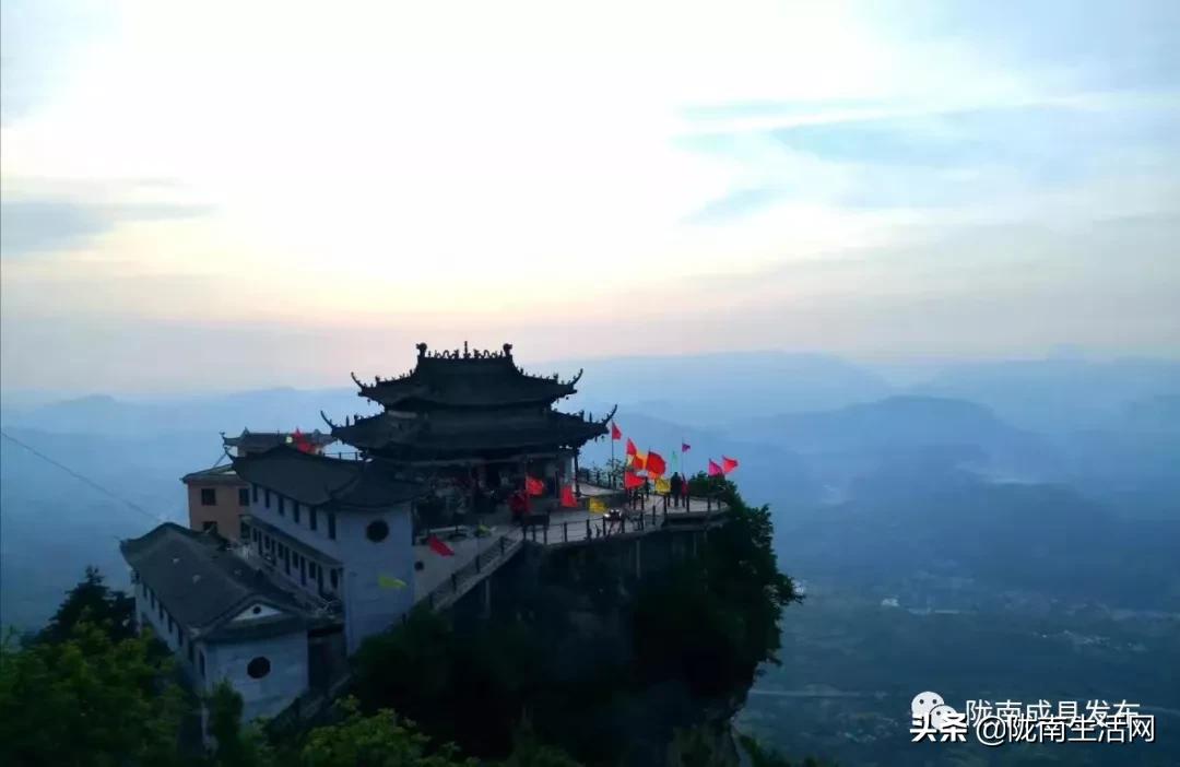 我叫成县，这是我2019年的自拍照