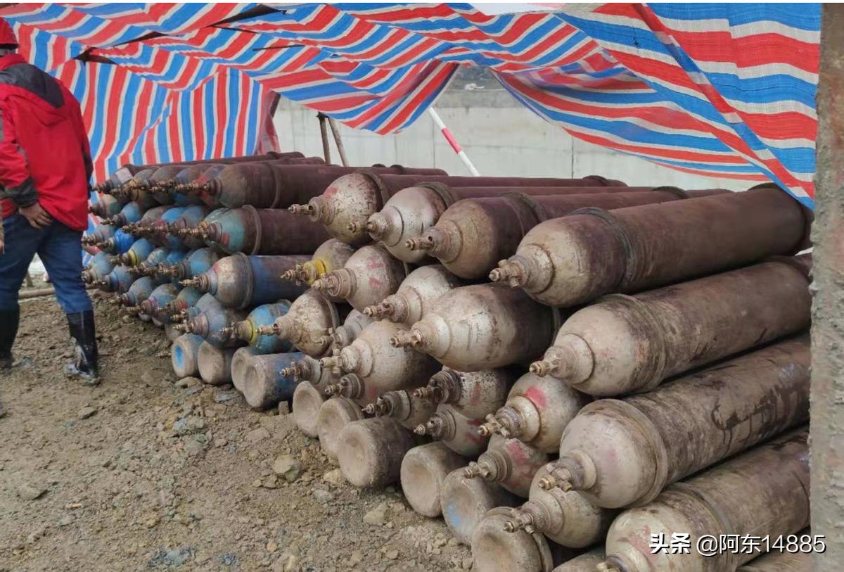 氧气乙炔安全操作规程,使用中的氧气瓶和乙炔瓶怎么放置