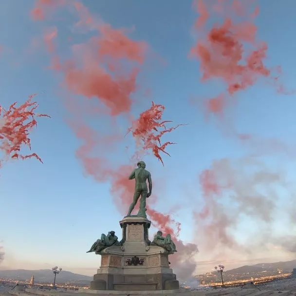 最会玩火的男人!他炸遍全世界却换来全网膜拜:美到窒息的神作