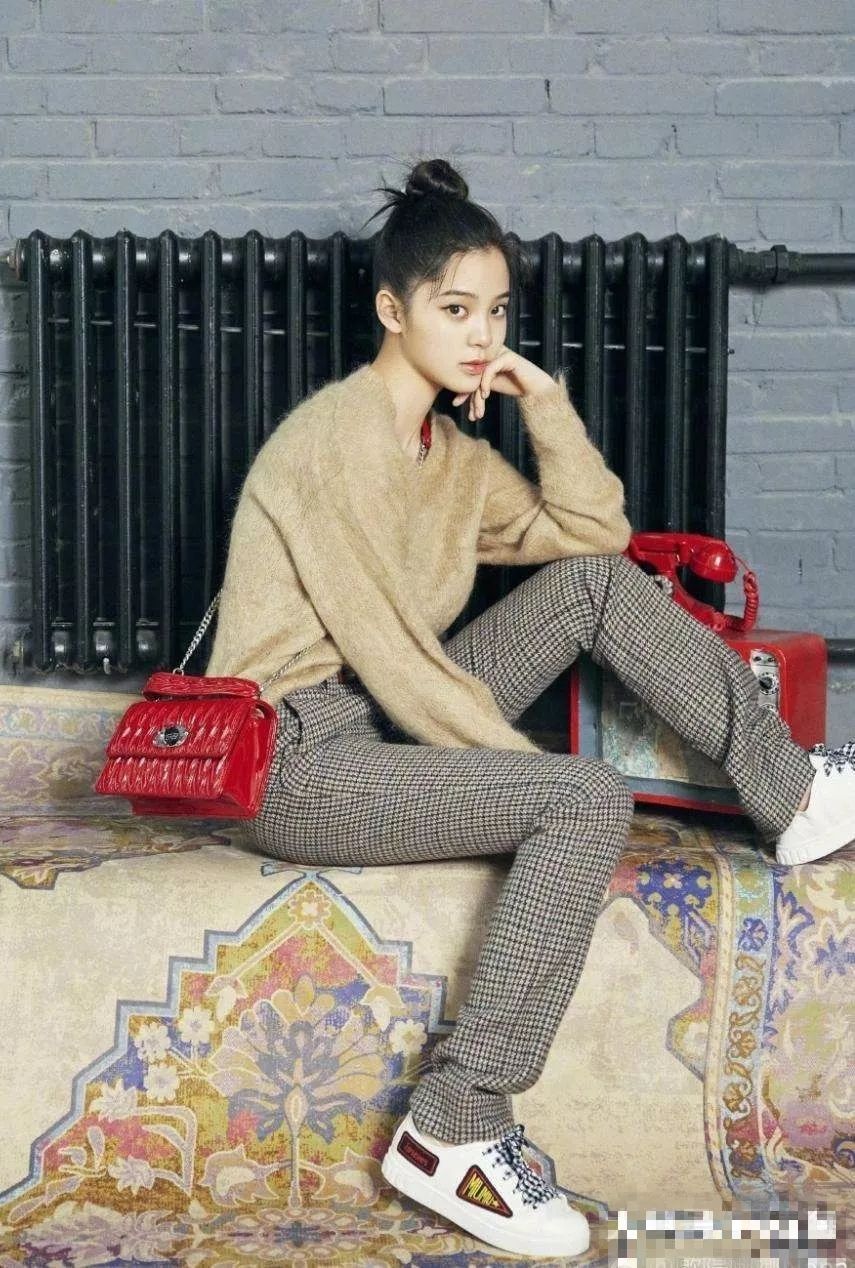 倪妮黑色高领毛衣,倪妮穿啥都好看