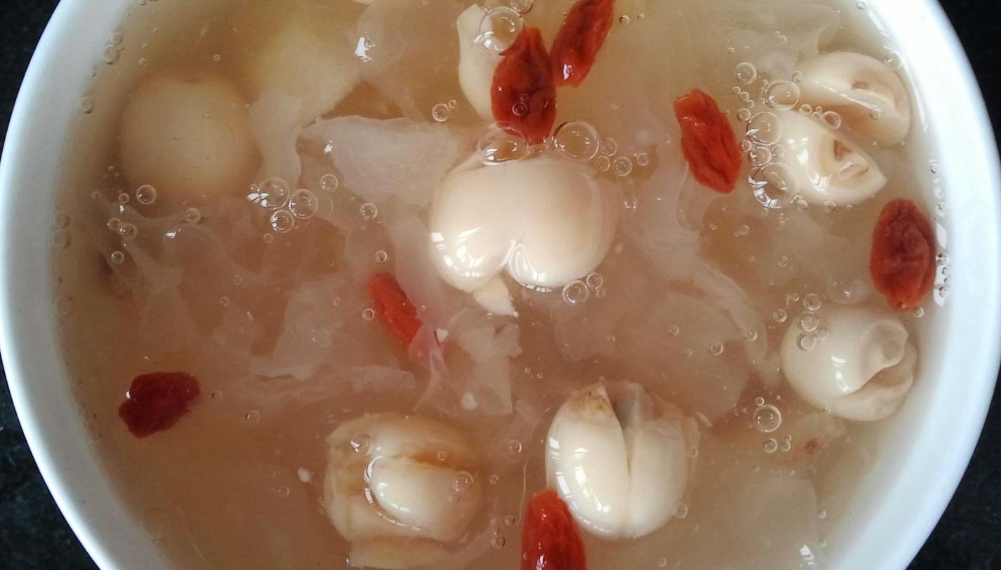 银耳莲子百合红枣枸杞汤的做法,百合莲子银耳雪梨汤的做法大全