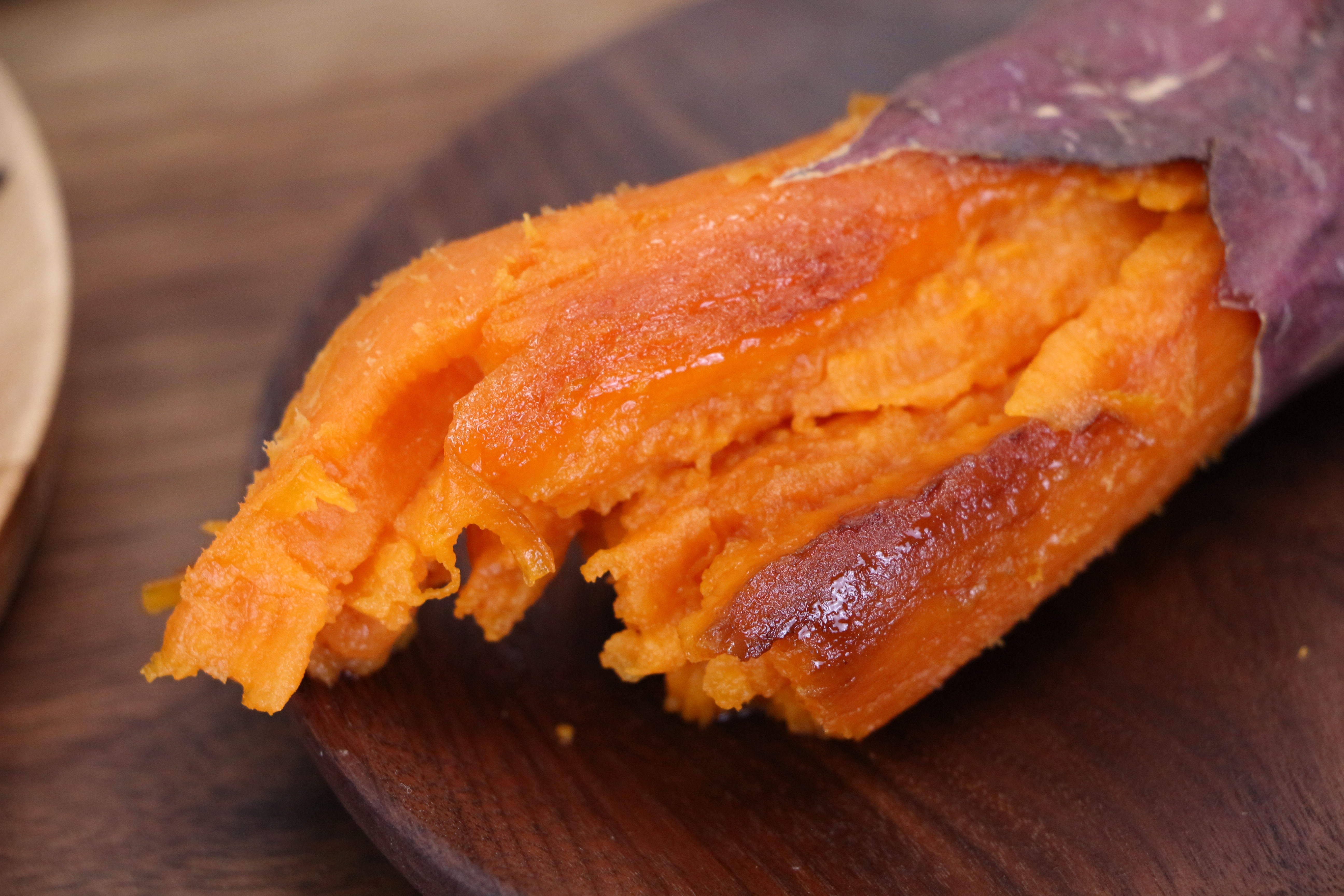 又香又甜的西瓜红蜜薯,西瓜红红薯新鲜红心蜜薯超甜