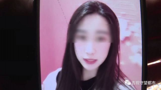 小伙追女主播狂刷12万,男子狂刷80多万追到女主播