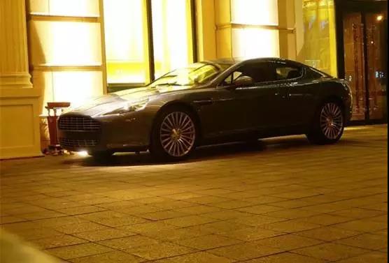 美国人眼中的中国留学生：超有钱，开豪车穿奢侈品，自己人扎堆