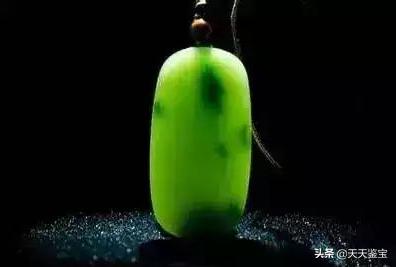 翡翠新手需谨慎，这八种坑爹的翡翠一定不能买