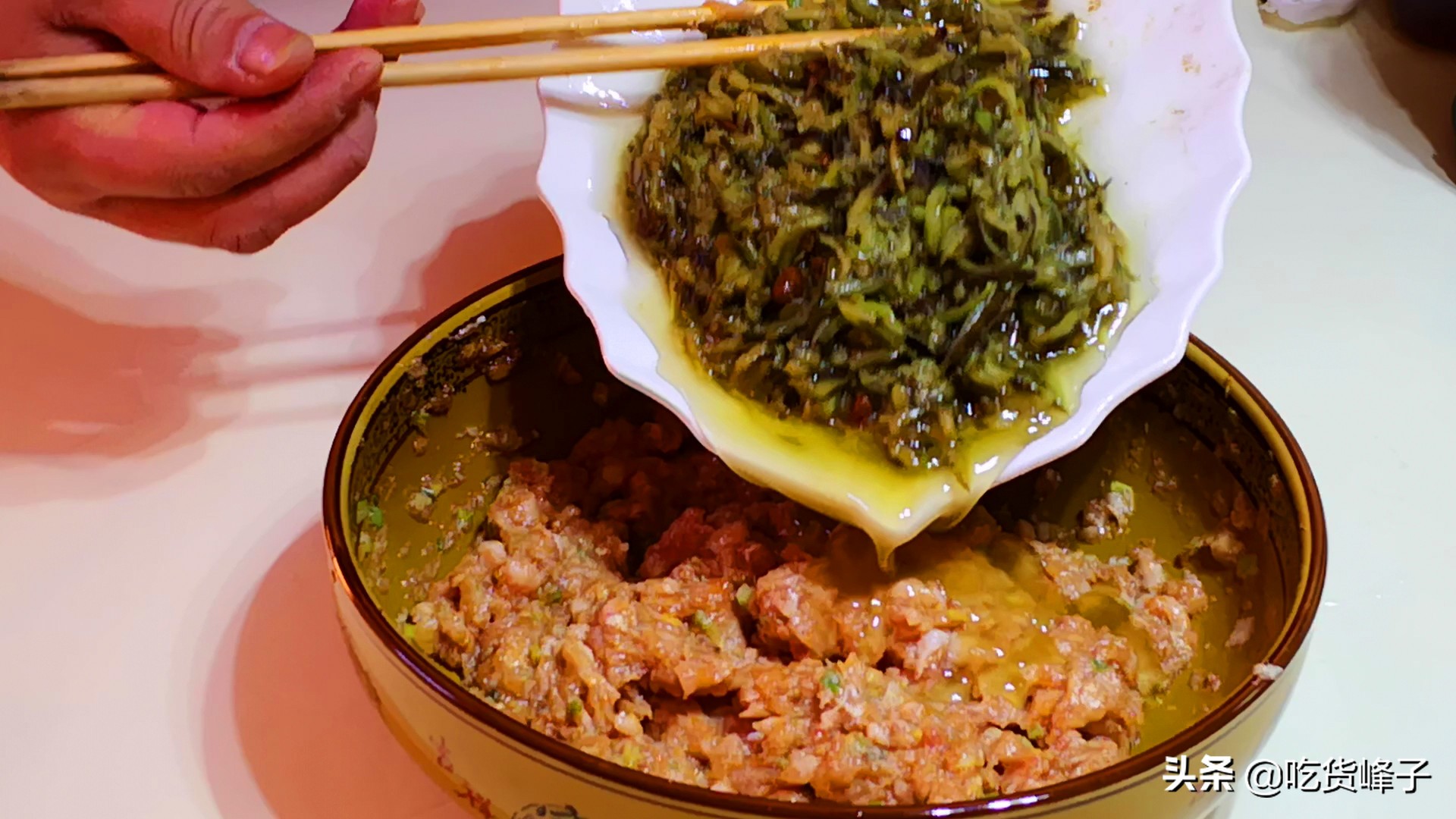 调肉馅饺子时，记住“3放3不放”，肉香十足味道正，多汁没腥味