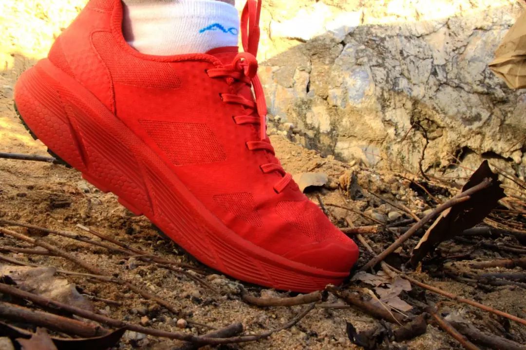 长距离跑步首选,为你的跑步增色:R2赤道LSD跑鞋评测