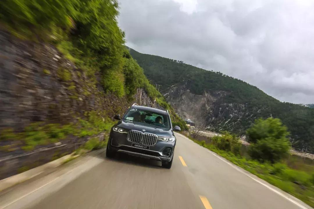 宝马x8suv试驾,宝马全新轿跑型suv