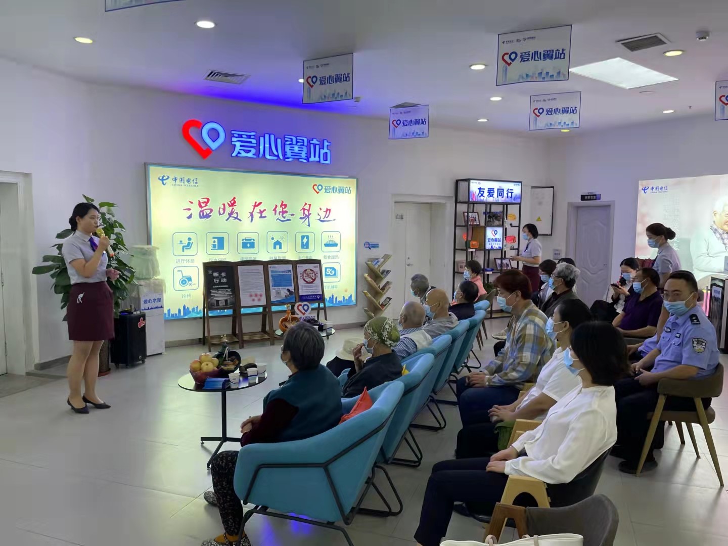 老人享受智慧新生活很难？网友：这届老baby不要太6！