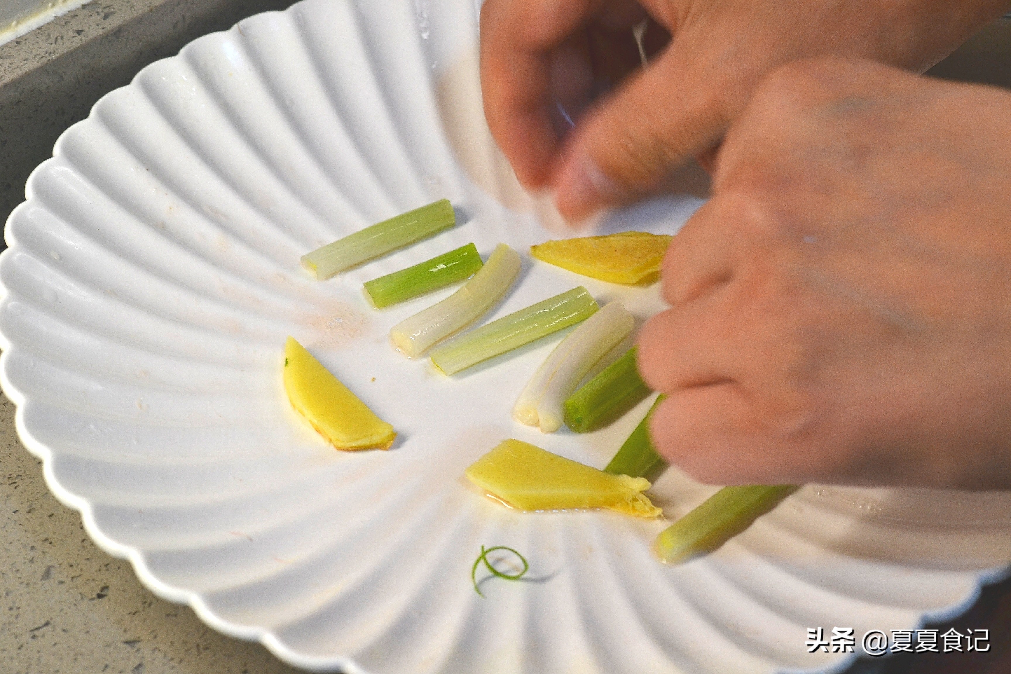 粤式清蒸多宝鱼,上海口味清蒸多宝鱼