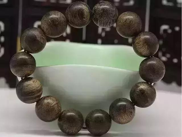 小叶紫檀和沉香手串哪个贵,沉香黄花梨小叶紫檀的手串多少钱