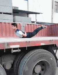 女人跟我说空调漏水了是怎么回事,女生说空调漏水是什么意思