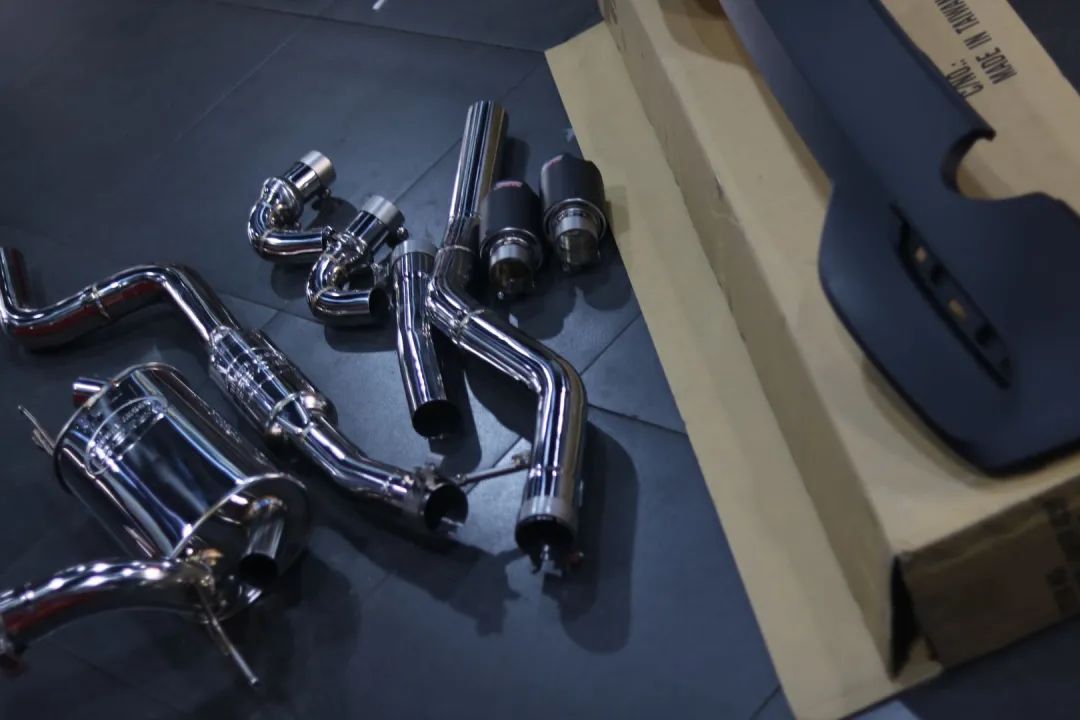 怪兽改造跑车视频,宝马f20120改装