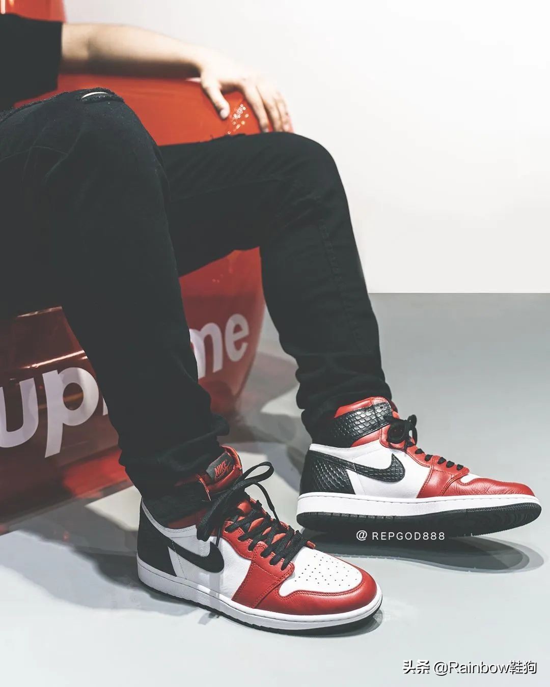 aj1芝加哥ow的鞋标真的容易断吗,aj1蛇纹芝加哥女款和男款包边