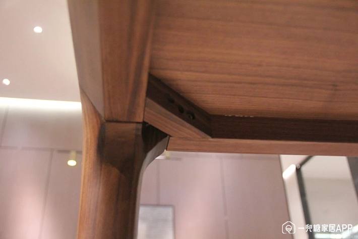 精致轻巧省空间,让你的餐厅韵味十足丨华师傅传匠实木餐桌测评