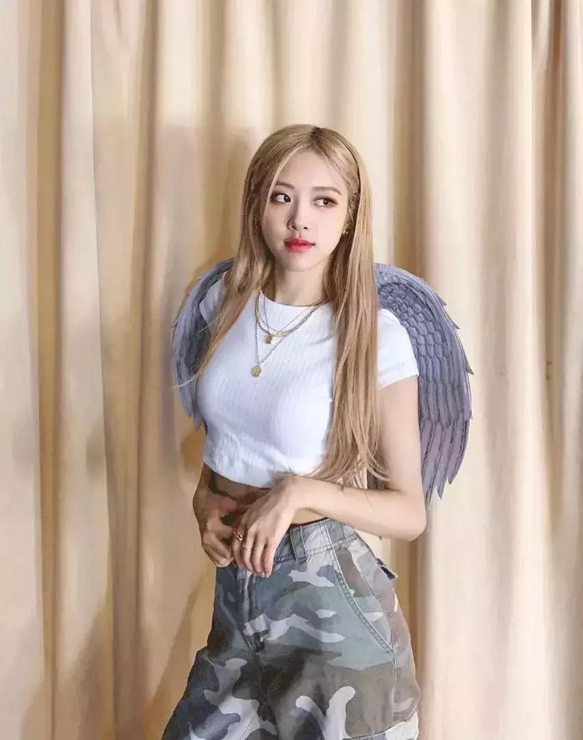 刘雯蕾丝服装,刘雯jennie