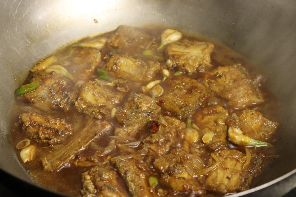 红烧带鱼做出来肉很烂,红烧带鱼第一步