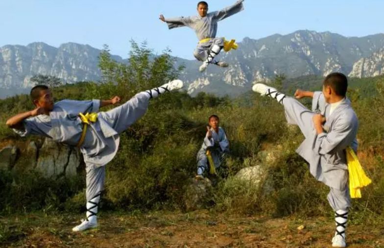 中国地摊经济带动了世界,中国地摊鞋成了国际大牌