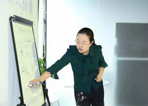 陕西美女直播卖车,女大学生直播赚百万