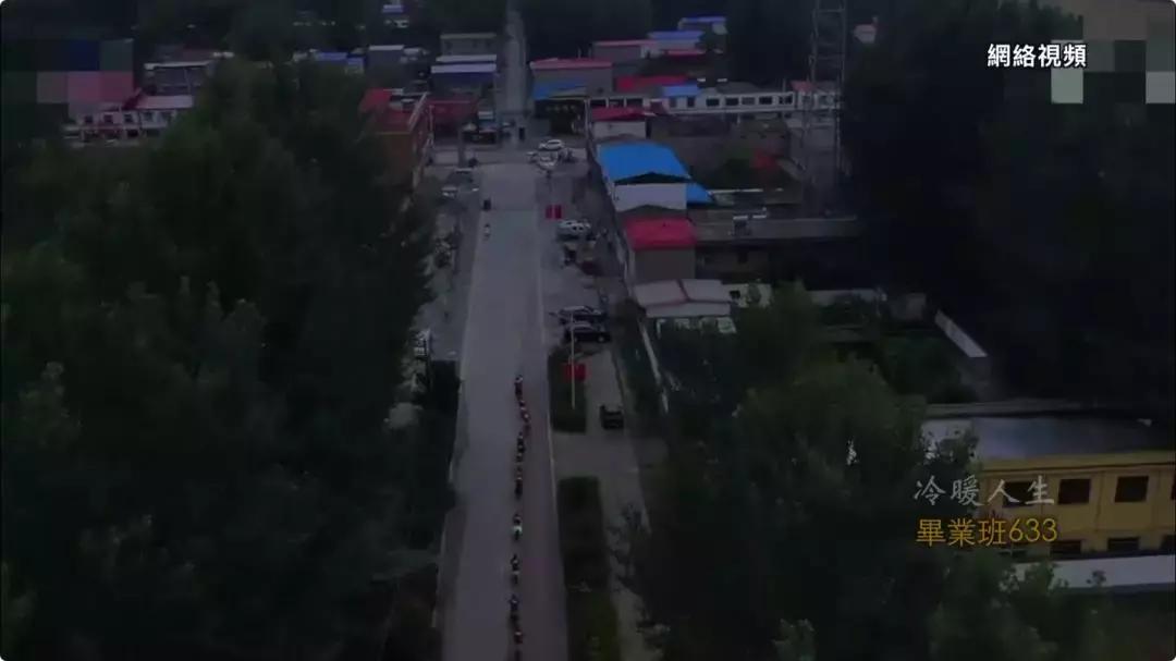 一个“疯老师”和11个“问题学生”的一场孤注一掷的冒险