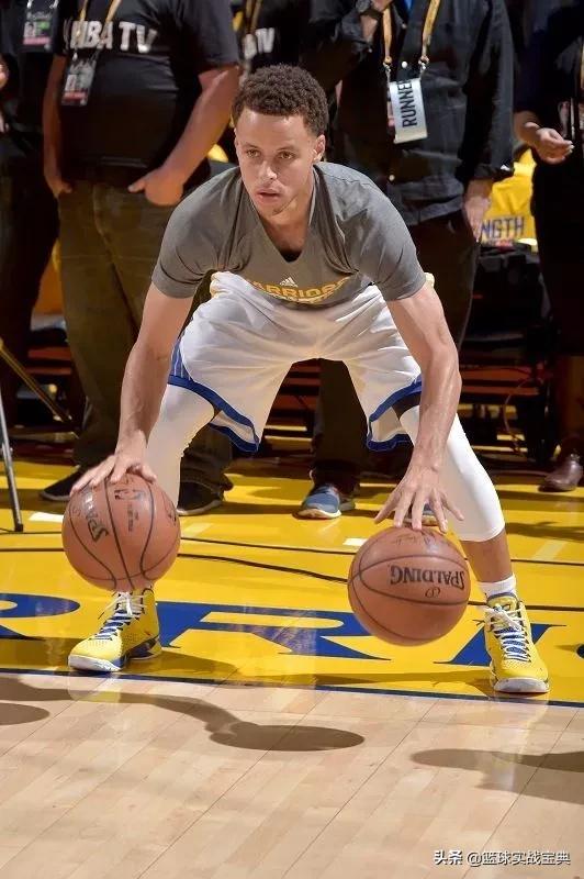 为什么有的人运球容易被断,教你如何改掉运球容易丢球和断球