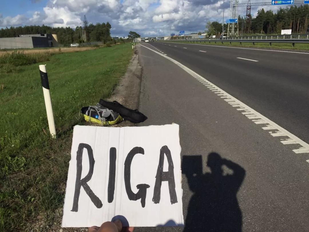 26岁80国。这个河南商丘的小伙子告诉我们，环游世界没有门槛