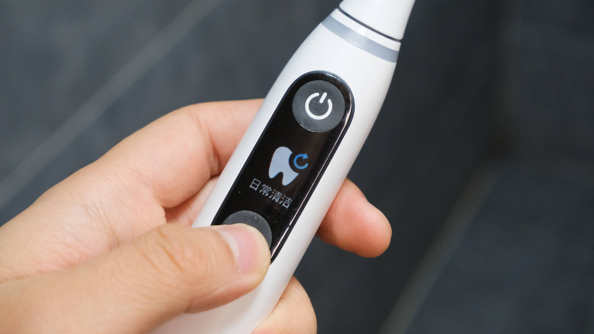 种植牙推荐电动牙刷,根据自己的牙选择电动牙刷