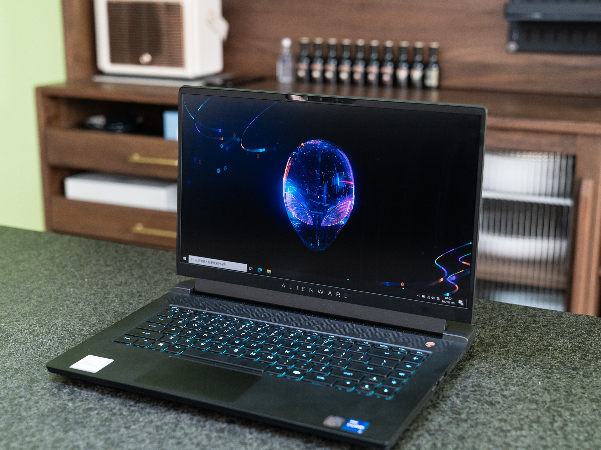 玩家的终极梦想英雄联盟,alienwarem15r6游戏本外观