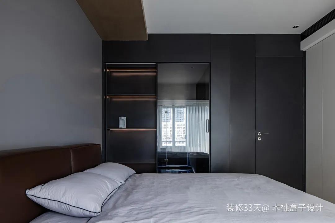 因卧室太小能买一大一小床头柜吗,卧室太小放不下梳妆台